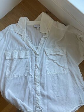 Evereve White Men's Casual Button-Down Shirt with Patch Pockets